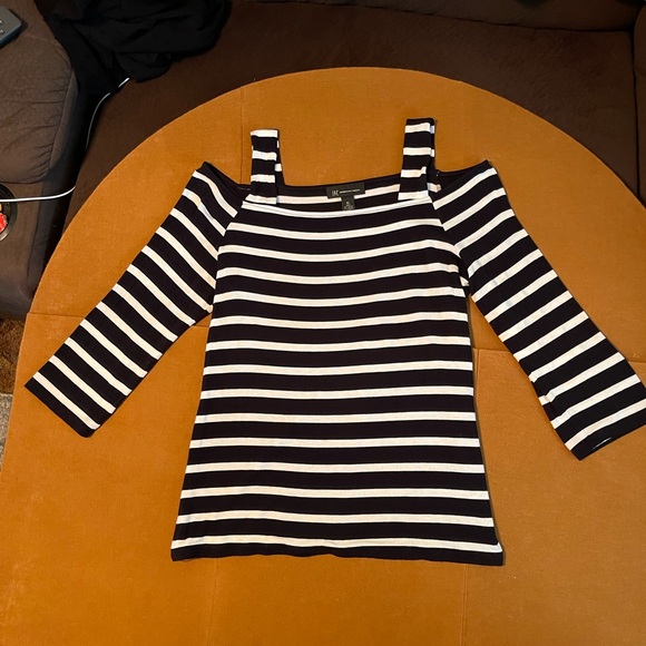 INC - International concepts. Women’s top. - Picture 3 of 3